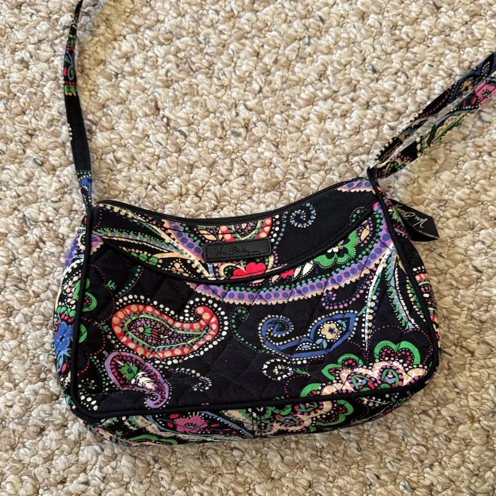 Vera Bradley Paisley Crossbody purse Zip close, adjustable strap, back pocket
